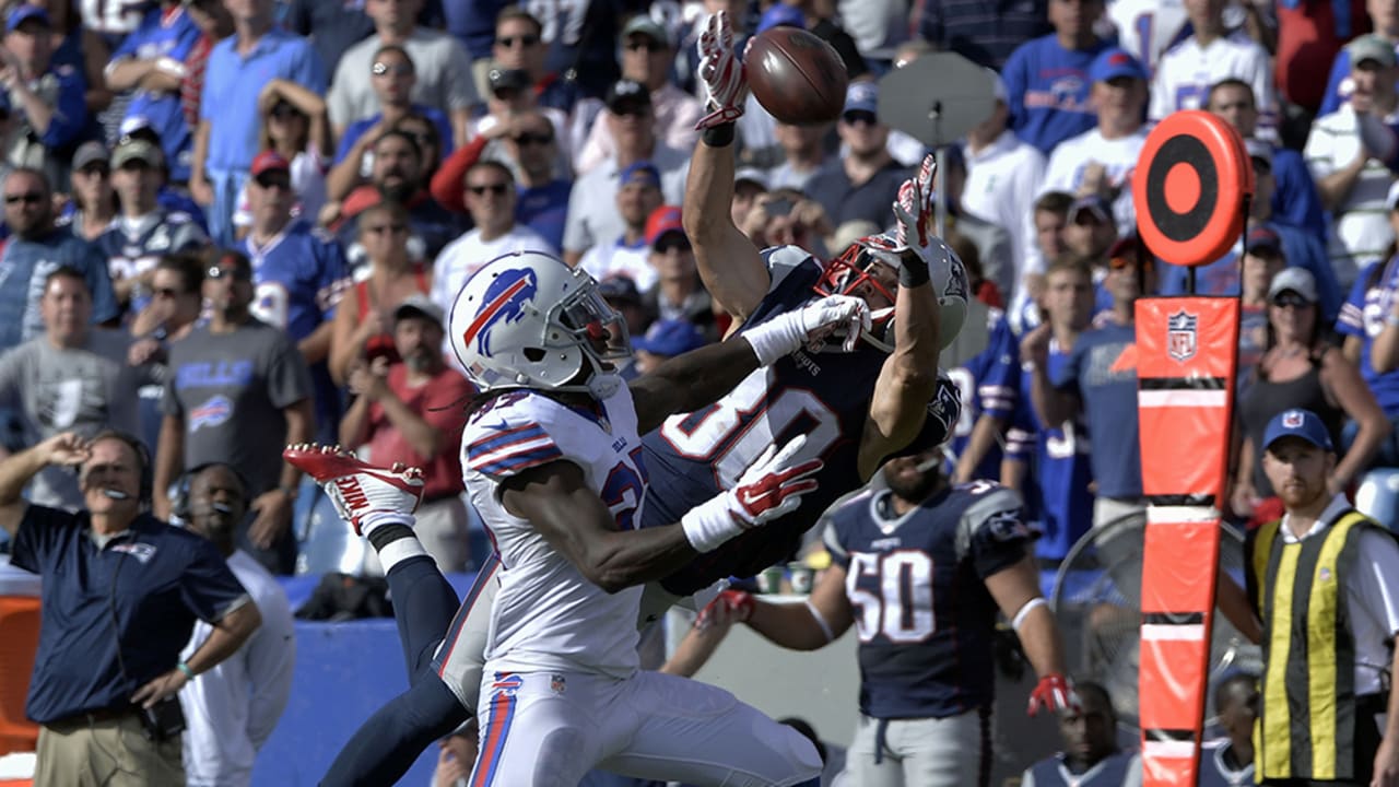 Danny Amendola takes Tom Brady's side over Patriots Bill Belichick