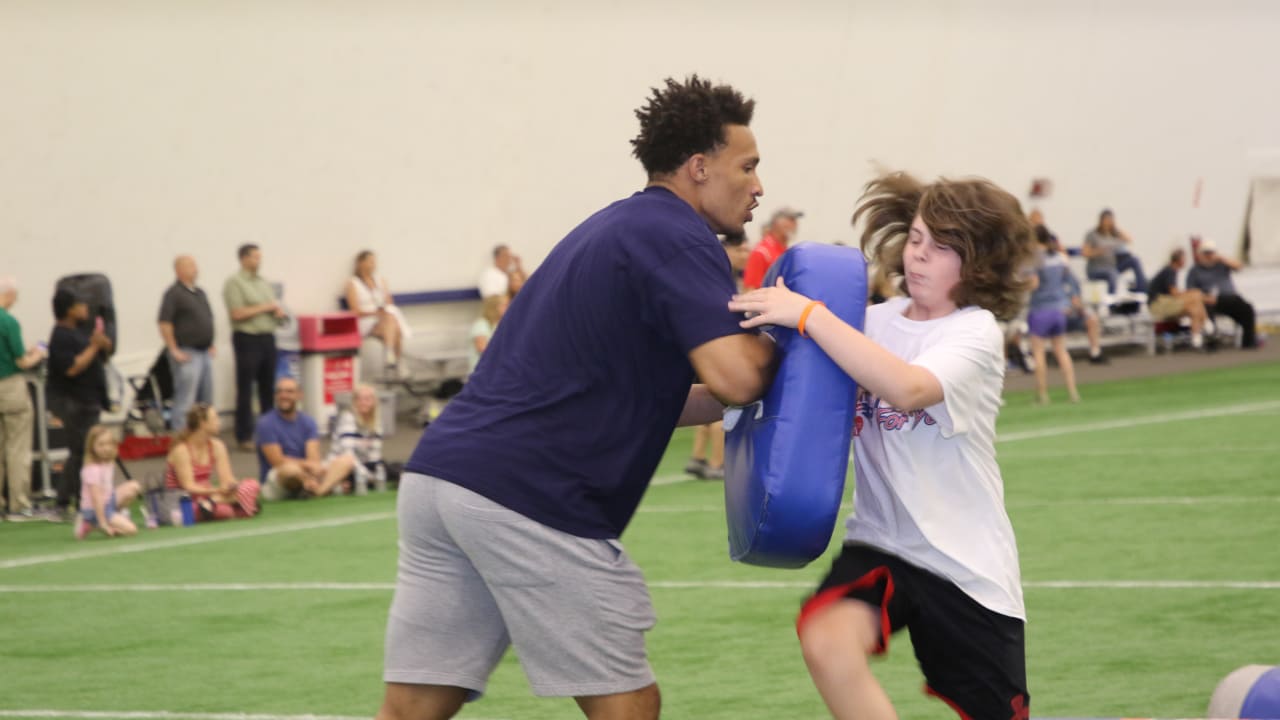 Patriots players, alumni host Football For You clinic