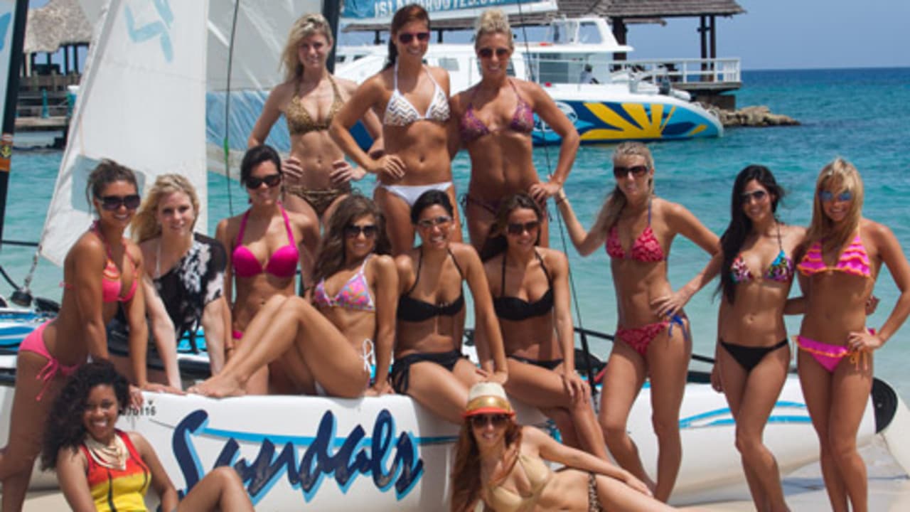 Best Images from The New England Patriots Cheerleaders Swimsuit