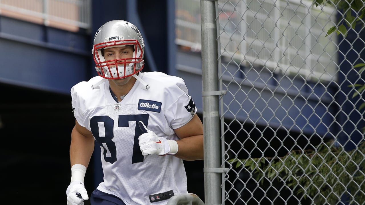 Tom Brady, Rob Gronkowski throw during private workout at UCLA