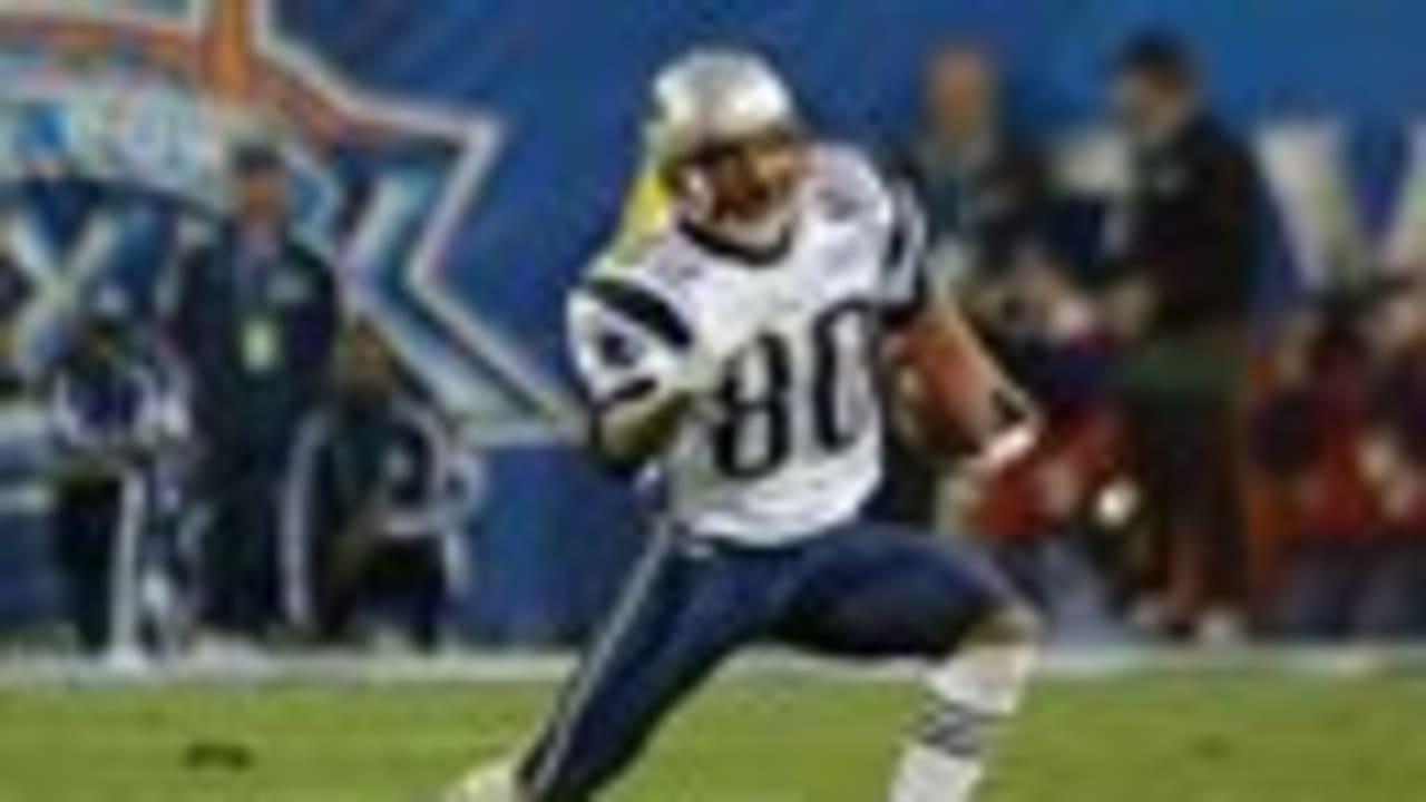 Pats, Troy Brown renew acquaintances