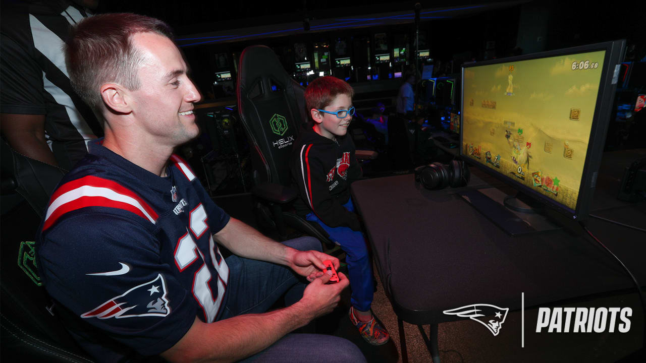Cody Davis, Patriots teammates host children in foster care for Cody's Gamers event