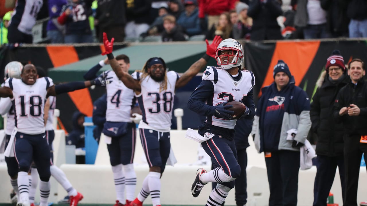 Gilmore keeping Hopkins quiet big in Patriots win vs. Cardinals