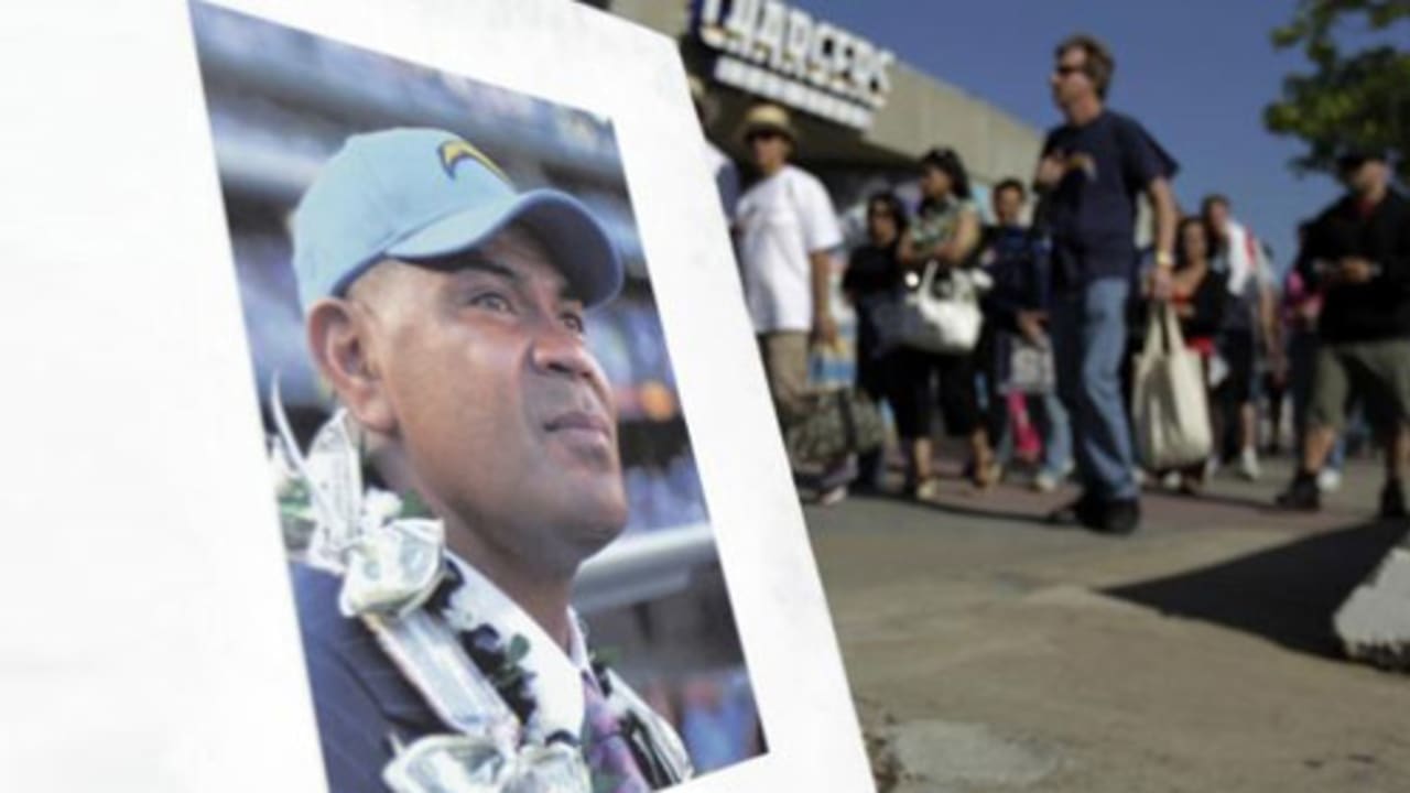 Remembering Chargers legend Junior Seau 10 years later