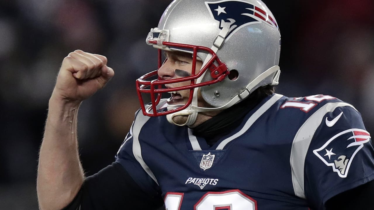 Brady throws for 3 scores to help Pats beat Miami 35-14