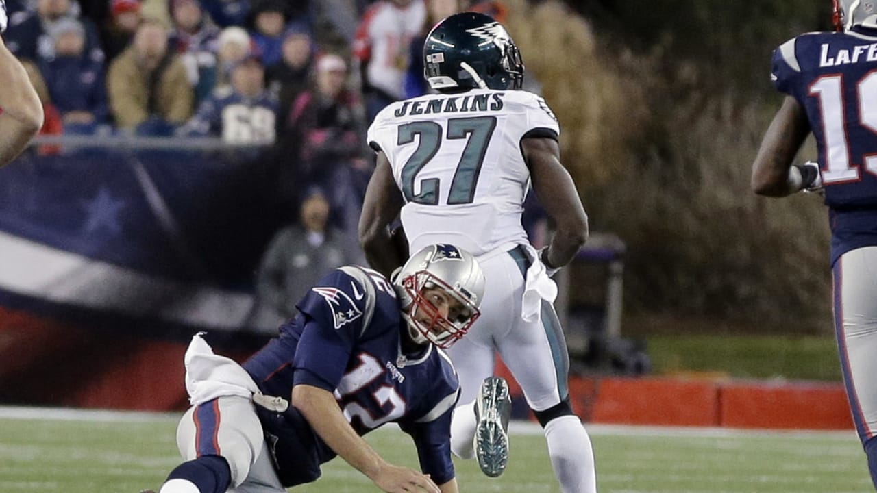 Philadelphia Eagles & New England Patriots Trade Blows, Philly Leads at  Halftime - Sports Illustrated Philadelphia Eagles News, Analysis and More