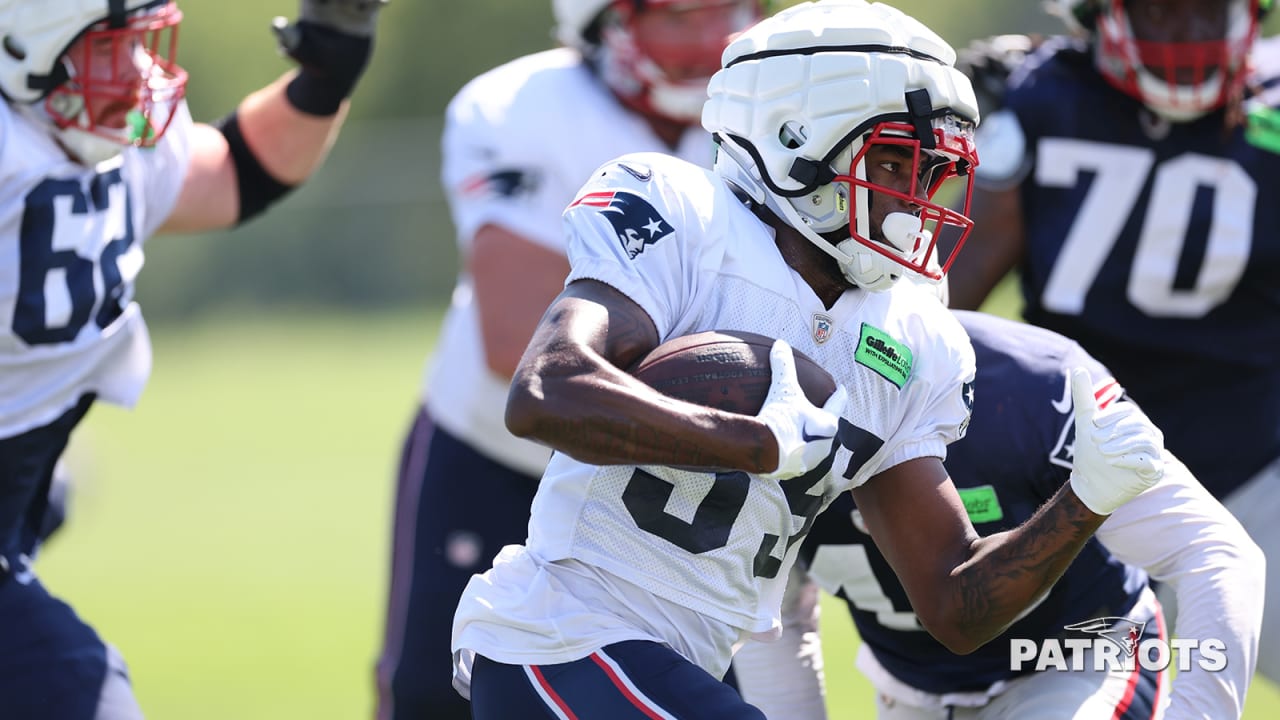 Rhamondre Stevenson injury: Patriots RB suffers ankle injury in Week 14,  ruled out - DraftKings Network