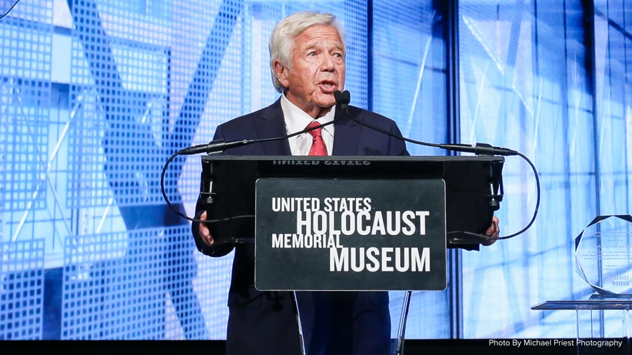 Robert Kraft accepts National Leadership Award from United States Holocaust Memorial Museum