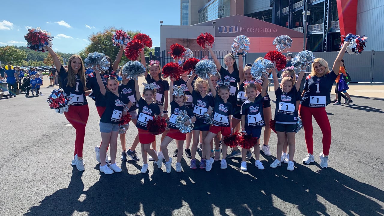 Junior Patriots Cheerleaders Participate in Healthy Kids Day