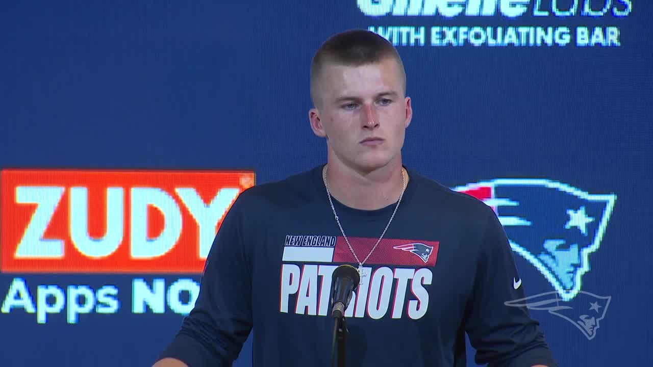 Patriots Hall of Fame] Bailey Zappe's game-worn jersey is now hung from the  win at CLE when he became the first rookie to win his first 2 starts and  record a 100+