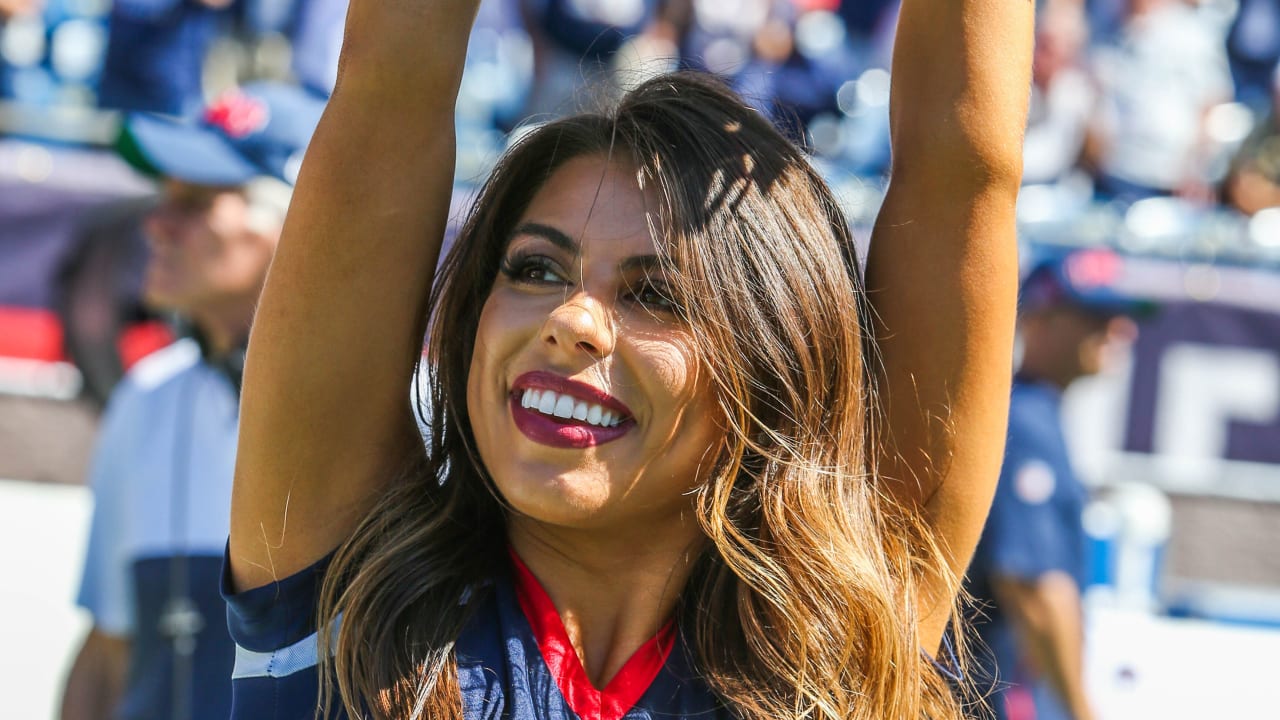 Patriots Cheerleader Victoria & Pat Patriot at the 2023 Pro Bowl