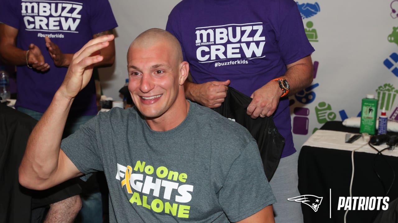 Rob Gronkowski visits a child with brain cancer for Make-A-Wish