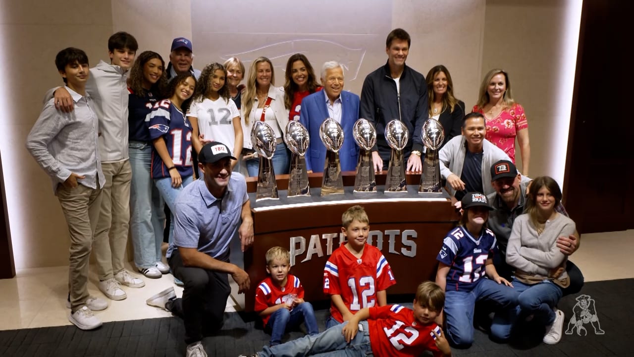 Tom Brady shares Make-A-Wish day with young Patriots fans