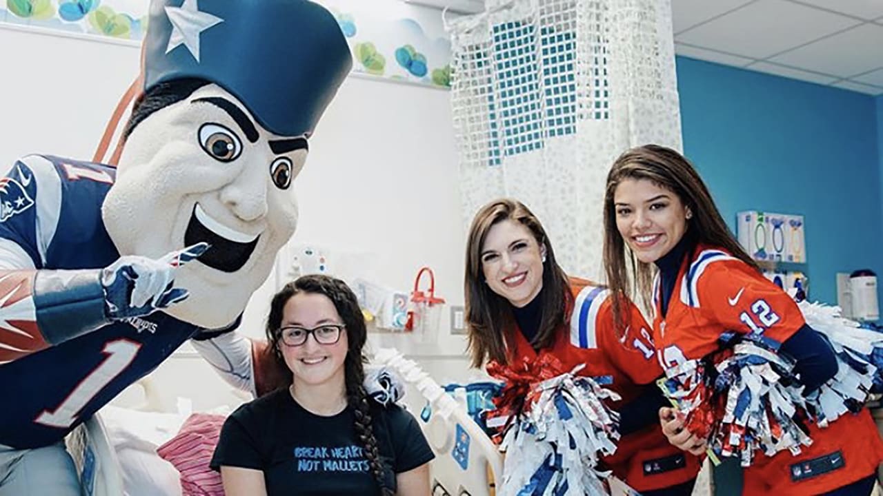 Patriots Cheerleaders make Valentine's Day community visits