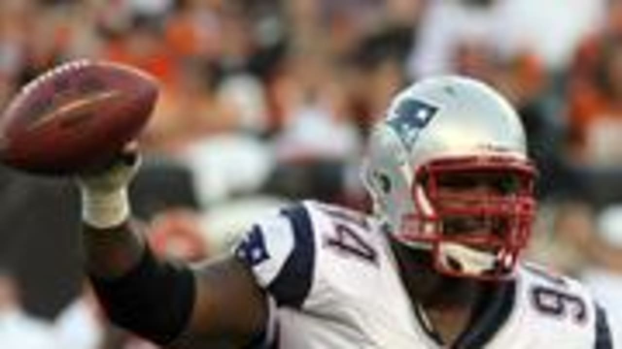 File:Ty-Warren 8-28-09 Patriots-vs-Redskins.jpg - Wikipedia