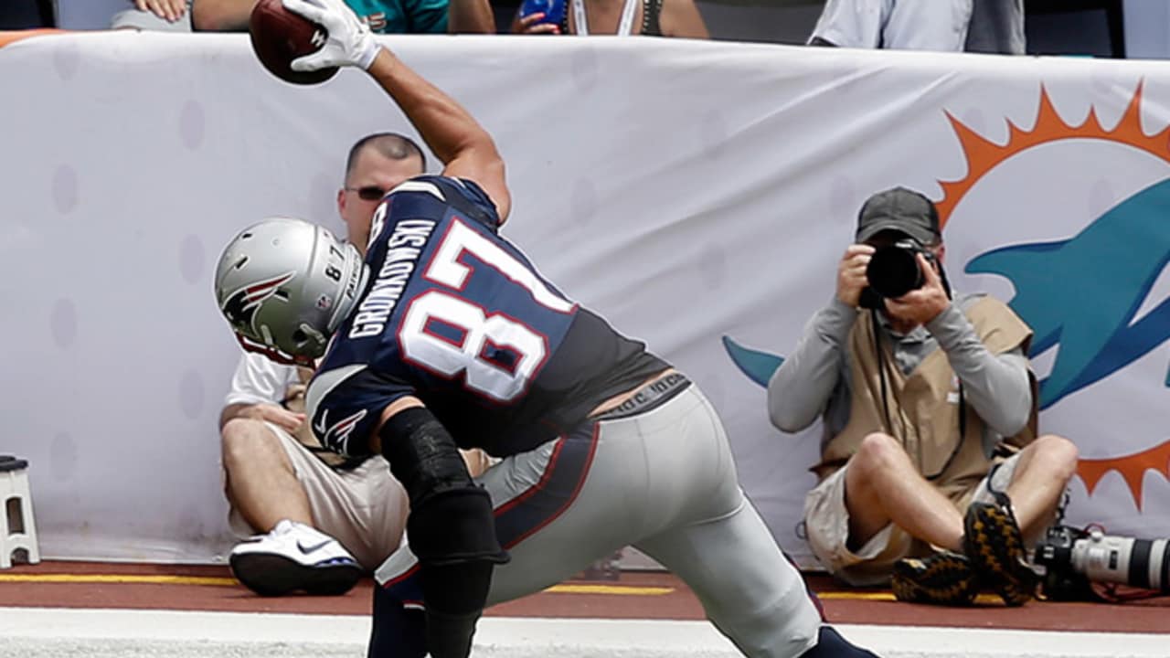 Gronk returns with touchdown in limited reps