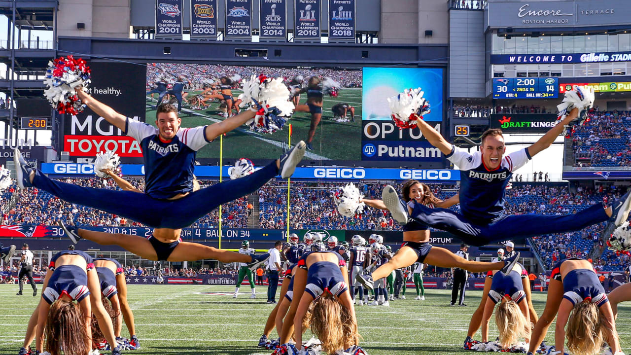 Cheerleaders deck the halls