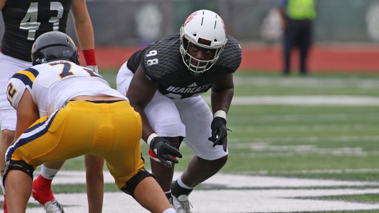 New England Patriots Sign Rookie DT Sam Roberts to Deal: Details - Sports  Illustrated New England Patriots News, Analysis and More