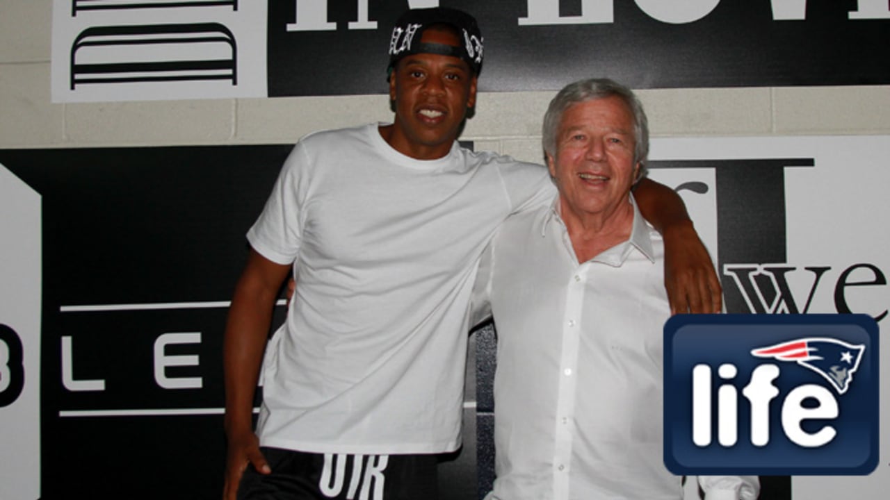 Why Tom Ford Puts the Logo at the Tip | GQ, image size:1280x720