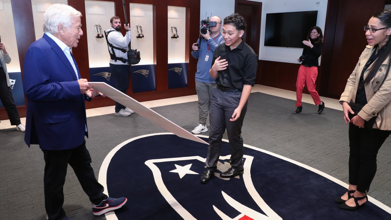 Rob Gronkowski surprises local veteran with Super Bowl tickets