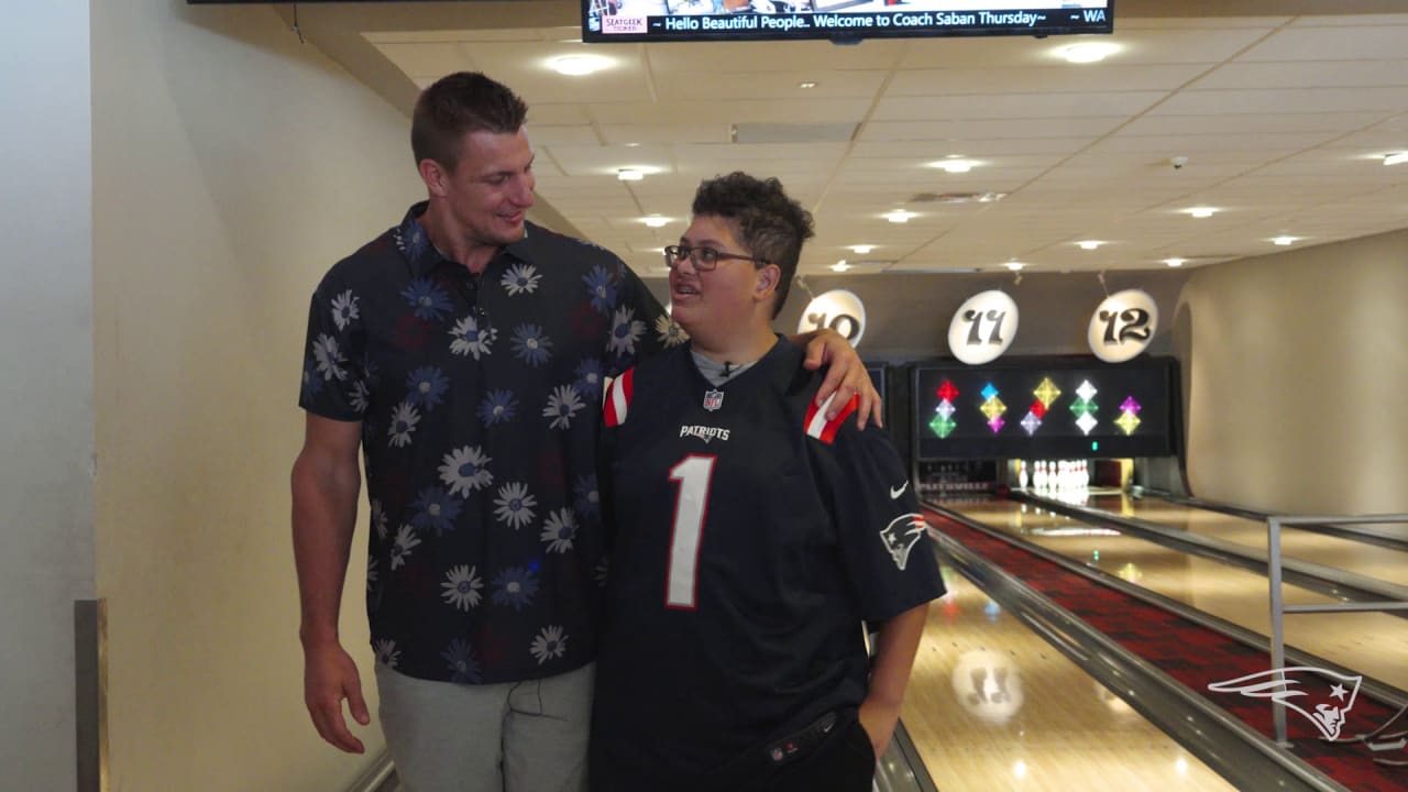 Rookie Club Goes Bowling with Chiefs Flag Youth