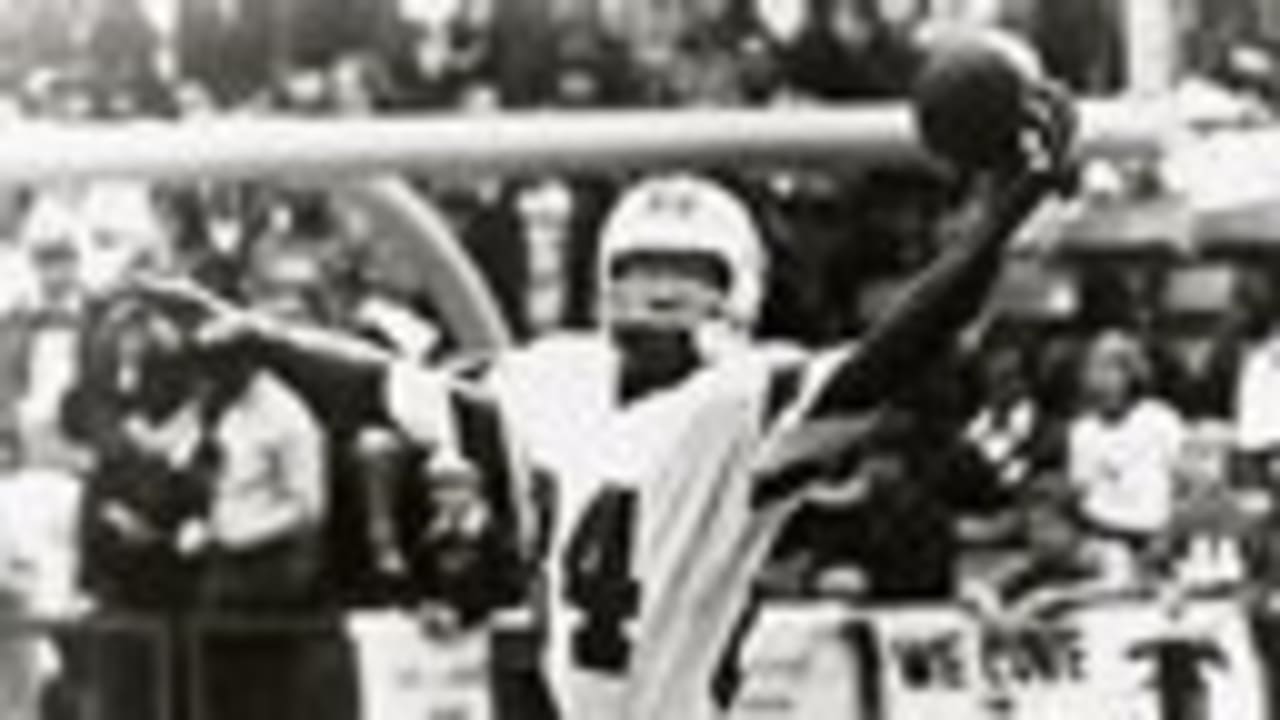 Paralyzed Receiver Stingley Dies at 55