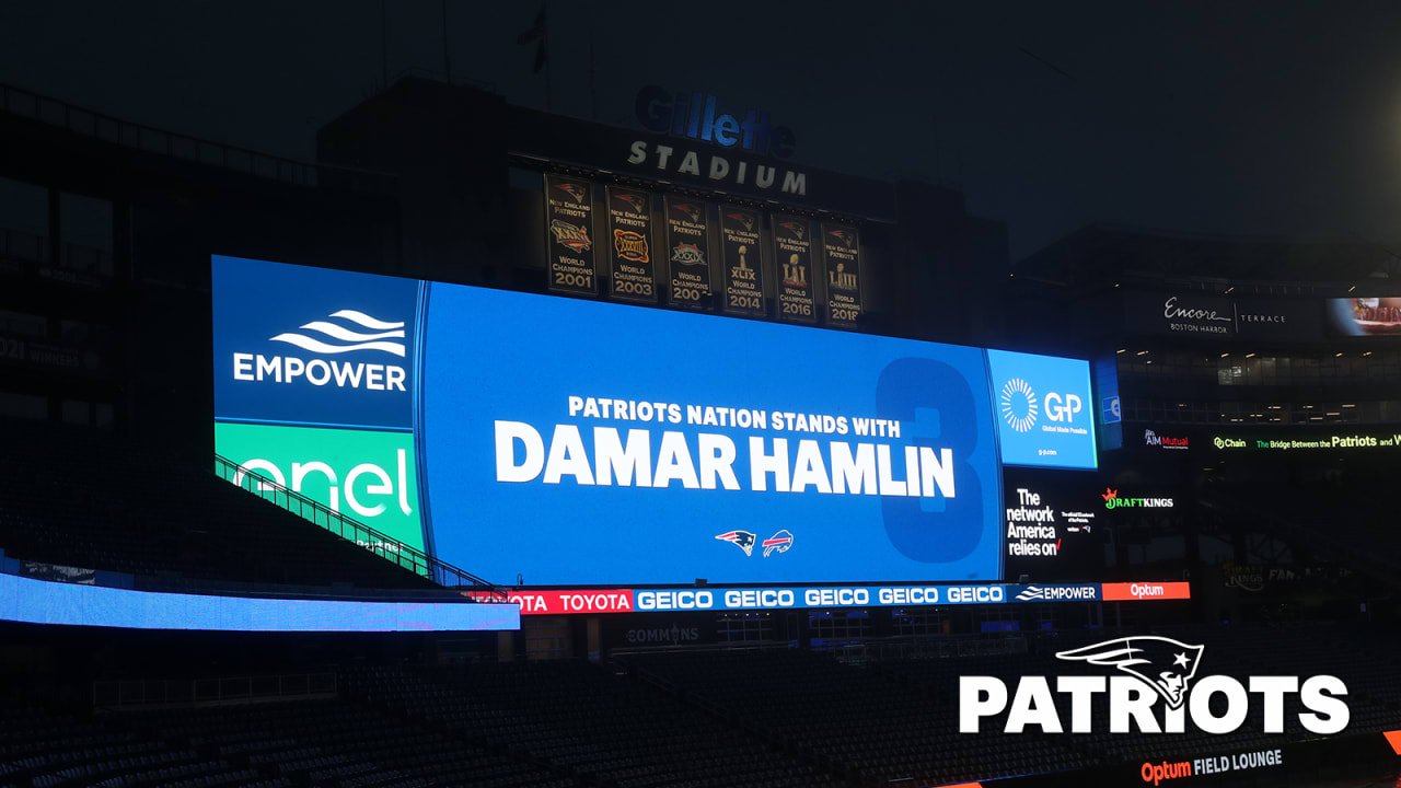 Pats pay tribute to Hamlin on field at Gillette Stadium
