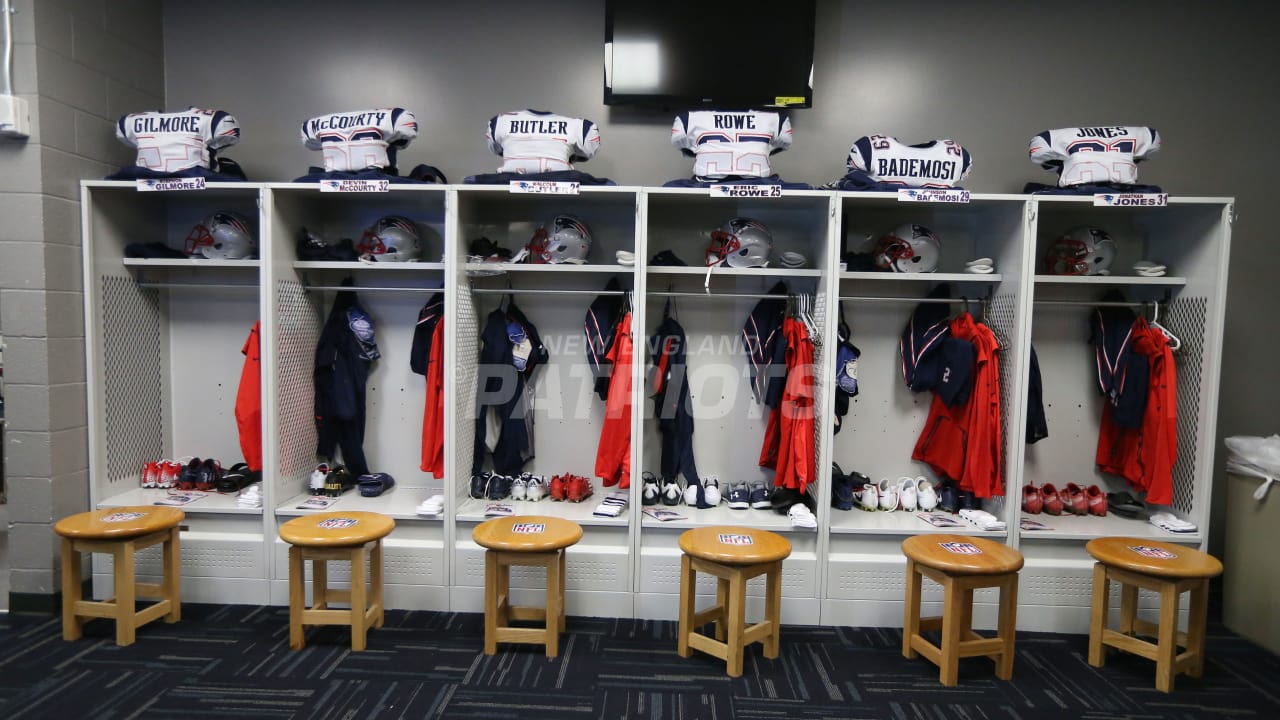 Pregame: Inside The Patriots Locker Room And Player Arrivals 12/3