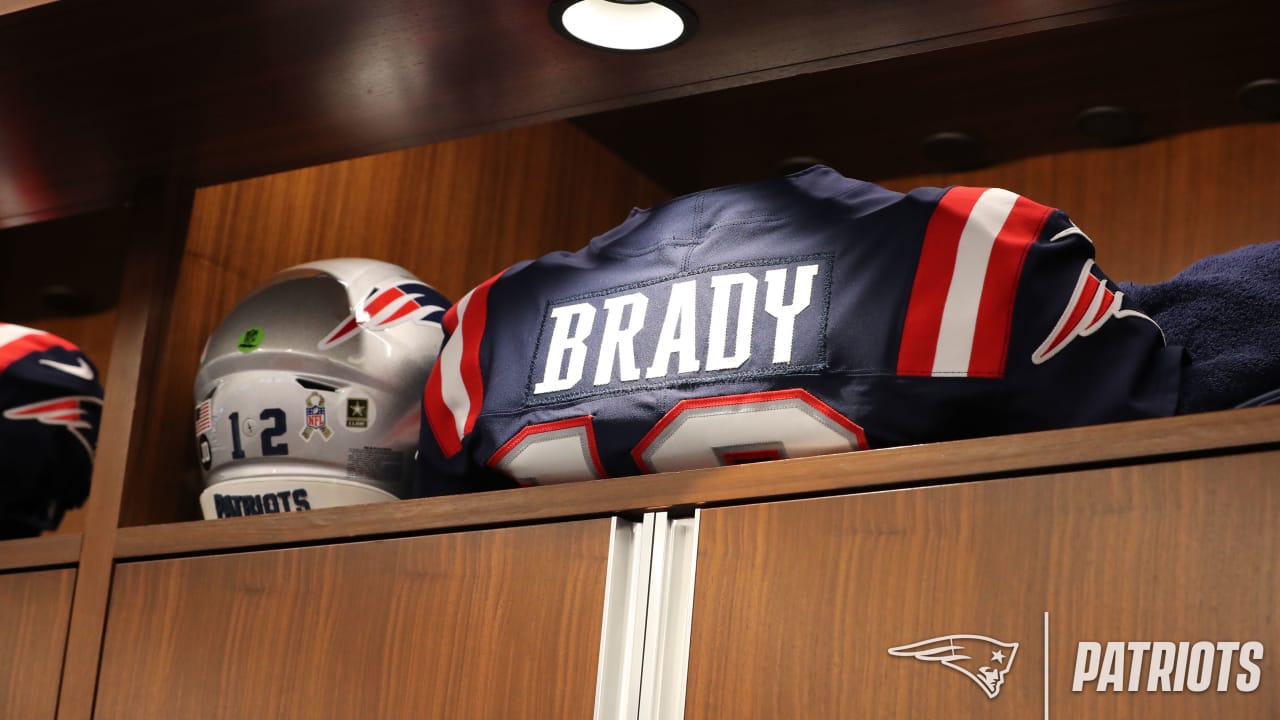 Pregame Week 9: Inside The Patriots Locker Room And Player Arrivals