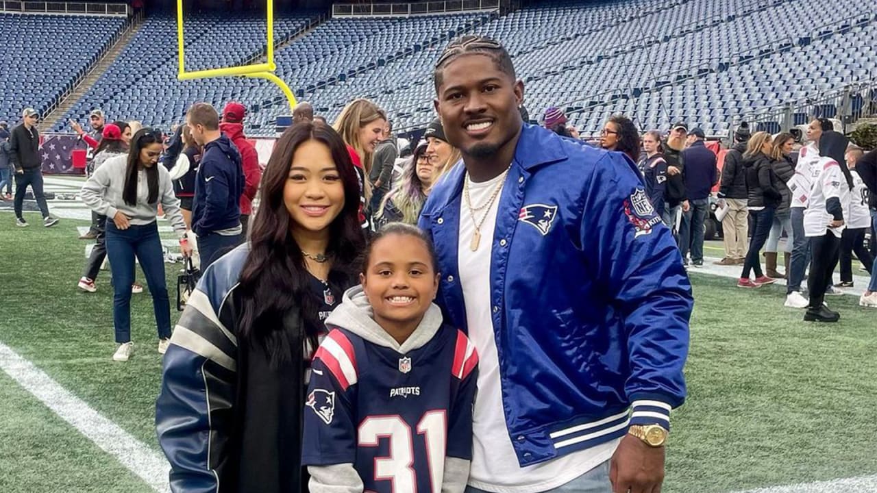 Olympic gold medalist Suni Lee attends Patriots game as Jonathan Jones' guest - Vimarsana News