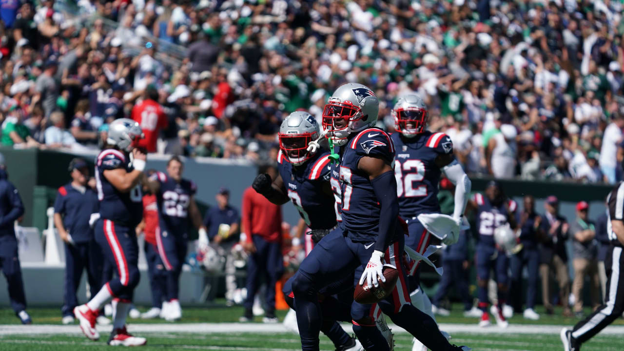 New York Jets running back Michael Carter (32) looks on against the New  England Patriots during an NFL football game Sunday, Oct. 30, 2022, in East  Rutherford, N.J. (AP Photo/Adam Hunger Stock