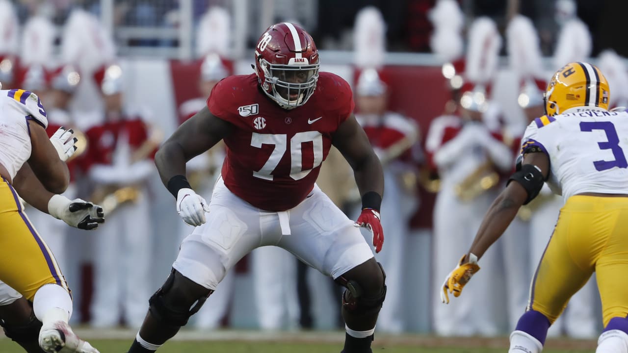 Chicago Bears cut former Alabama OT Alex Leatherwood