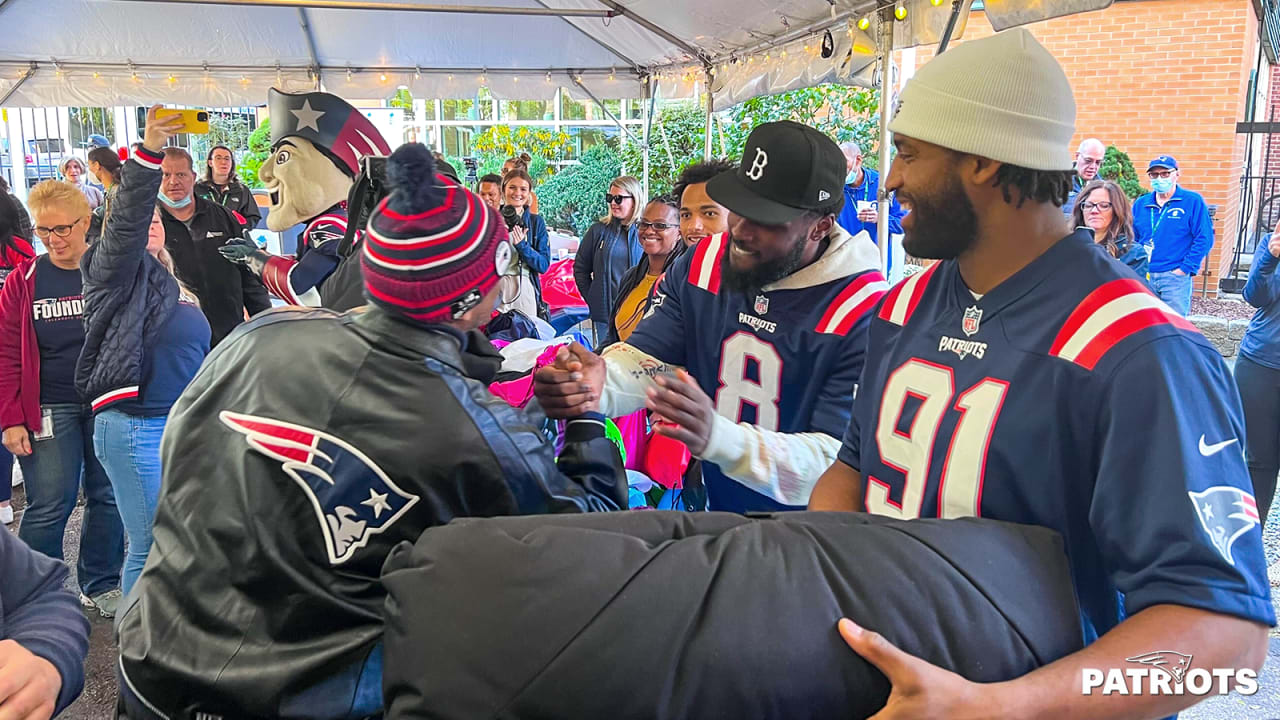 Patriots hand out hope, amplify World Homeless Day at Pine Street Inn