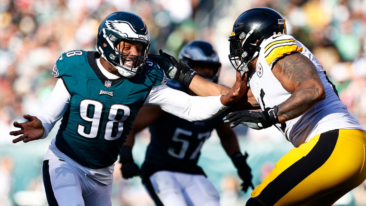 Philadelphia Eagles defensive end Robert Quinn (98) is blocked by