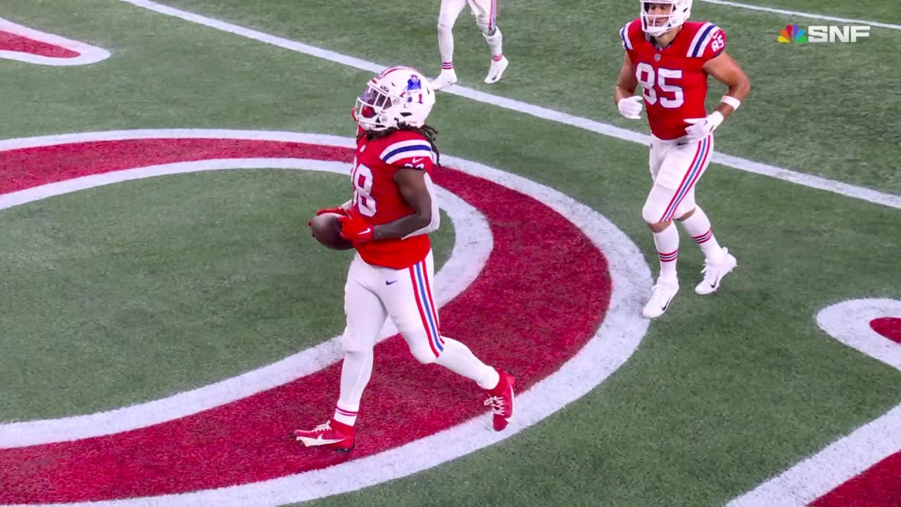 Ezekiel Elliott explodes for 12-yard gain and first-down yardage