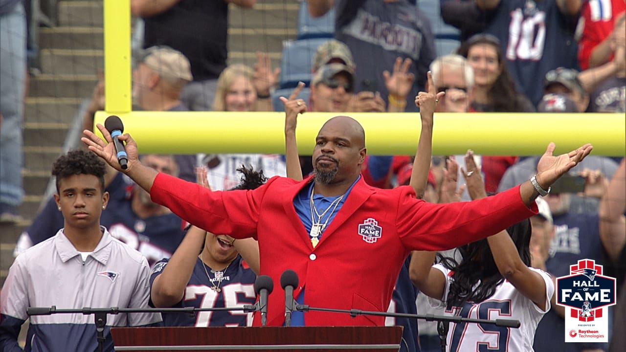 Vince Wilfork honored during Patriots halftime ceremony