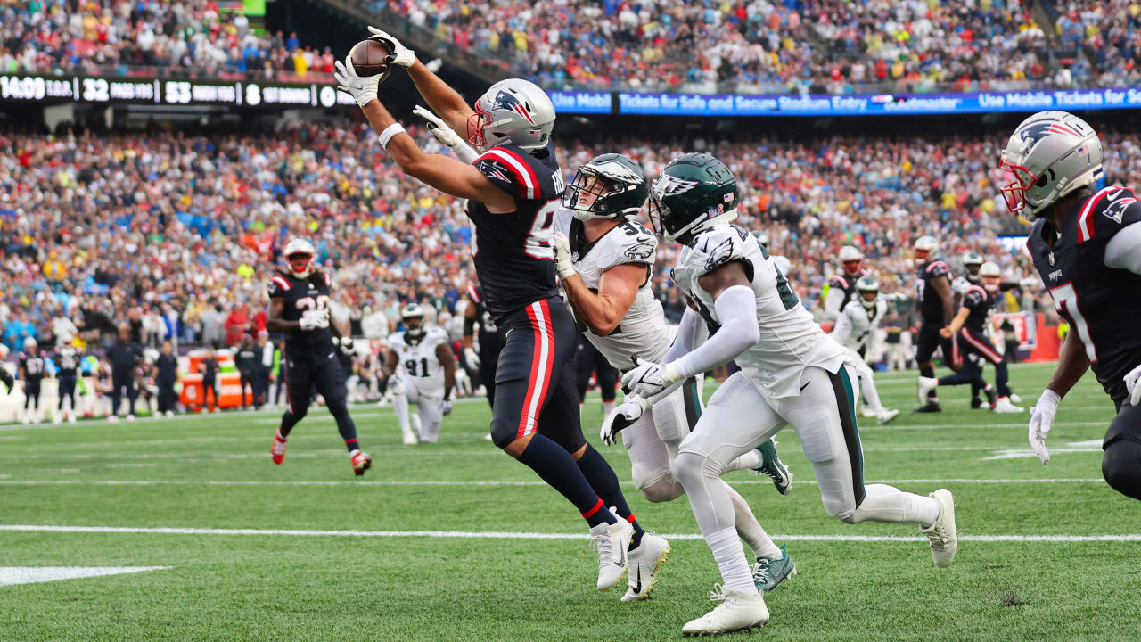 BEST GAME PHOTOS: Patriots vs. Eagles