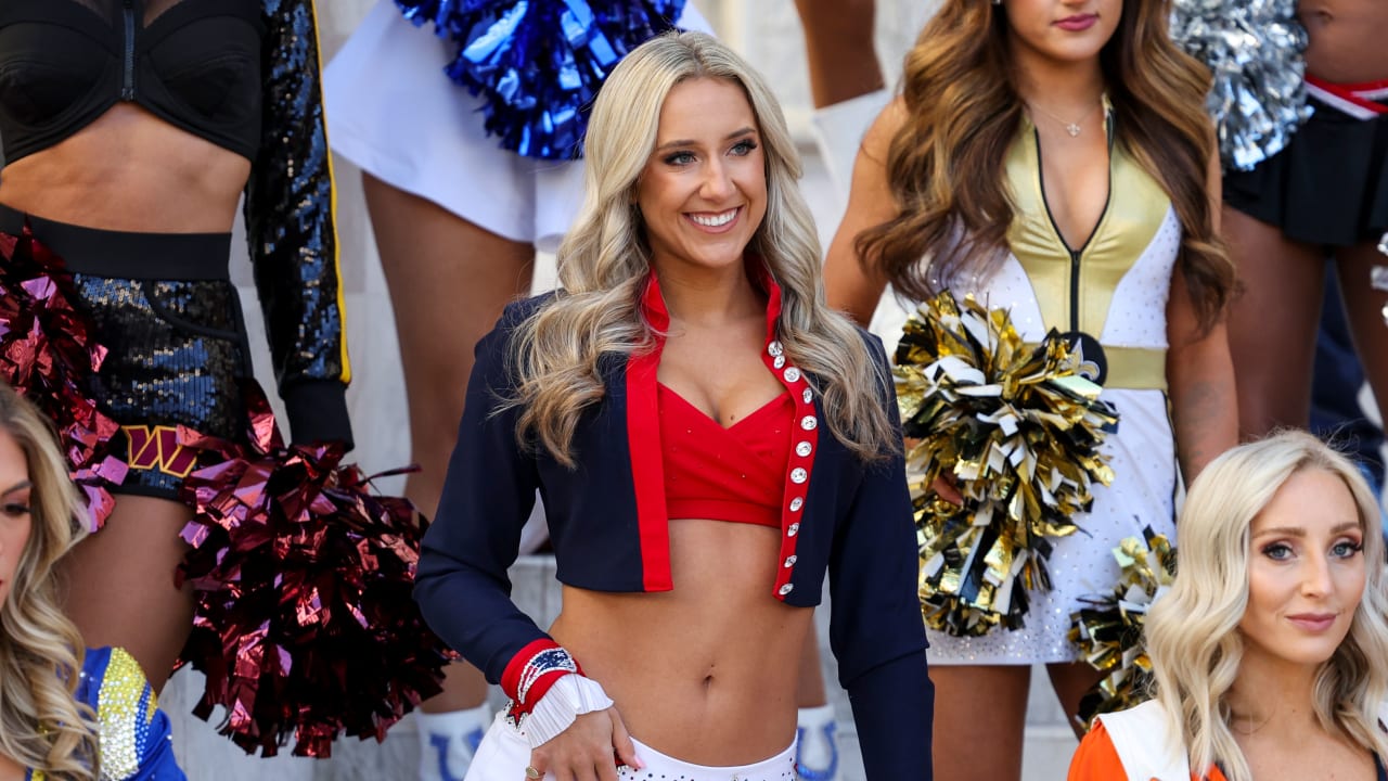 Cheerleaders pose with the trophy after the Pro Bowl Games, Sunday