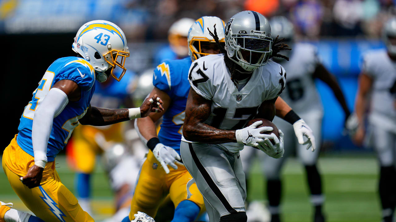 Derek Carr, Davante Adams spark Raiders' victory over Chargers