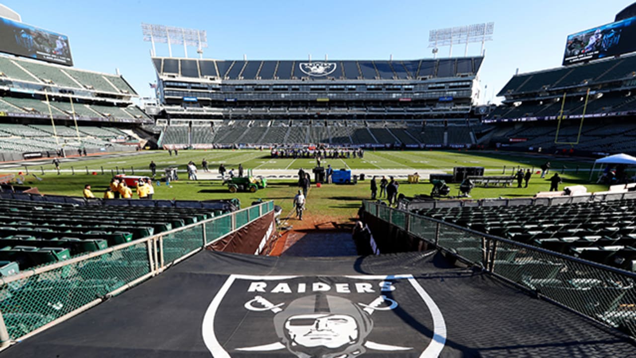 Allegiant Stadium-Raiders set Green bar - Coliseum