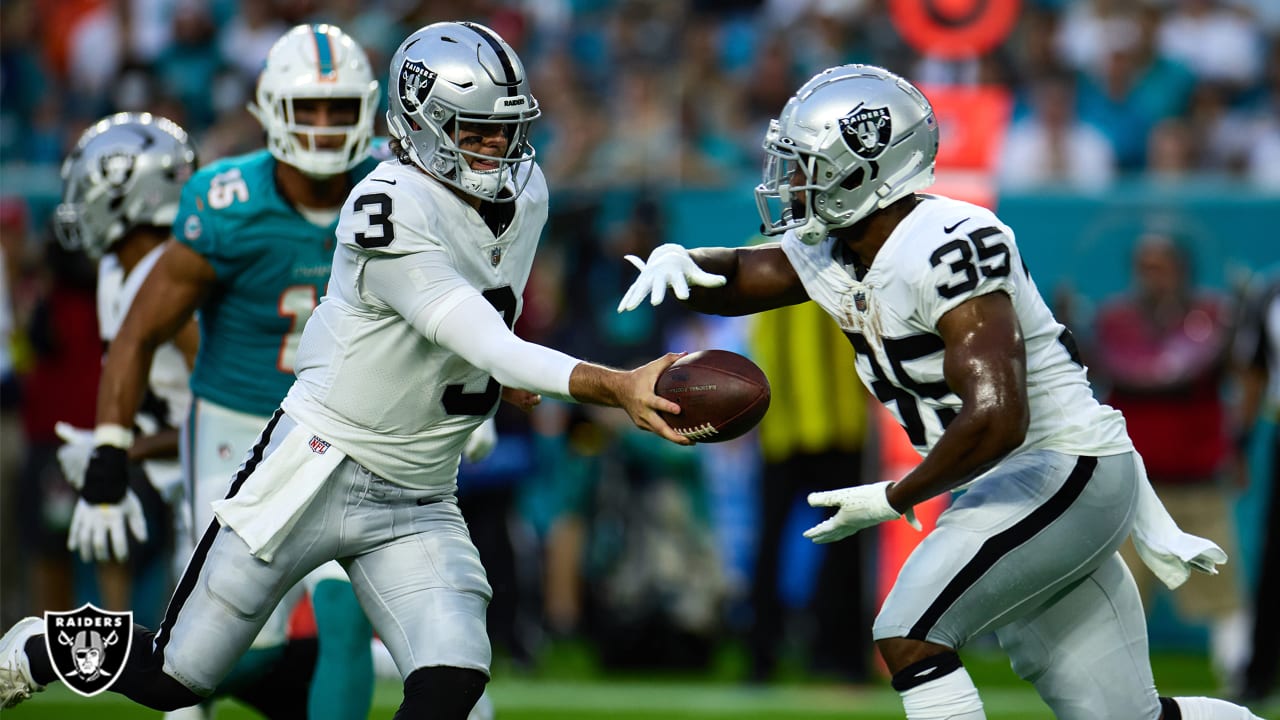 Las Vegas Raiders cornerback Anthony Averett (29) watches action against  the New England Patriots during the first half of an NFL preseason football  game, Friday, Aug. 26, 2022, in Las Vegas. (AP