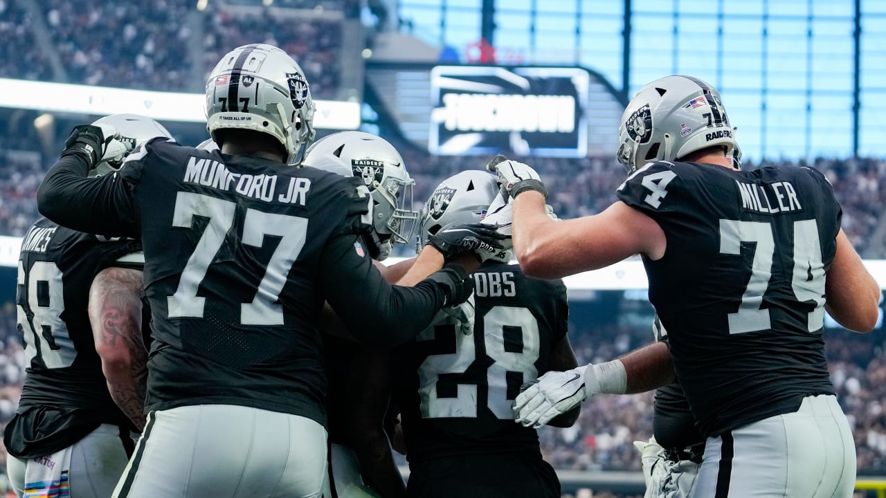 Josh Jacobs rushes for 3 TDs, Raiders beat Texans 38-20