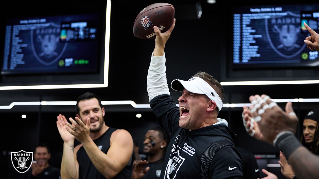 Las Vegas Raiders head coach Josh McDaniels watches players warm up before  an NFL football game against the Denver Broncos in Denver, Sunday, Nov. 20,  2022. (AP Photo/David Zalubowski Stock Photo - Alamy