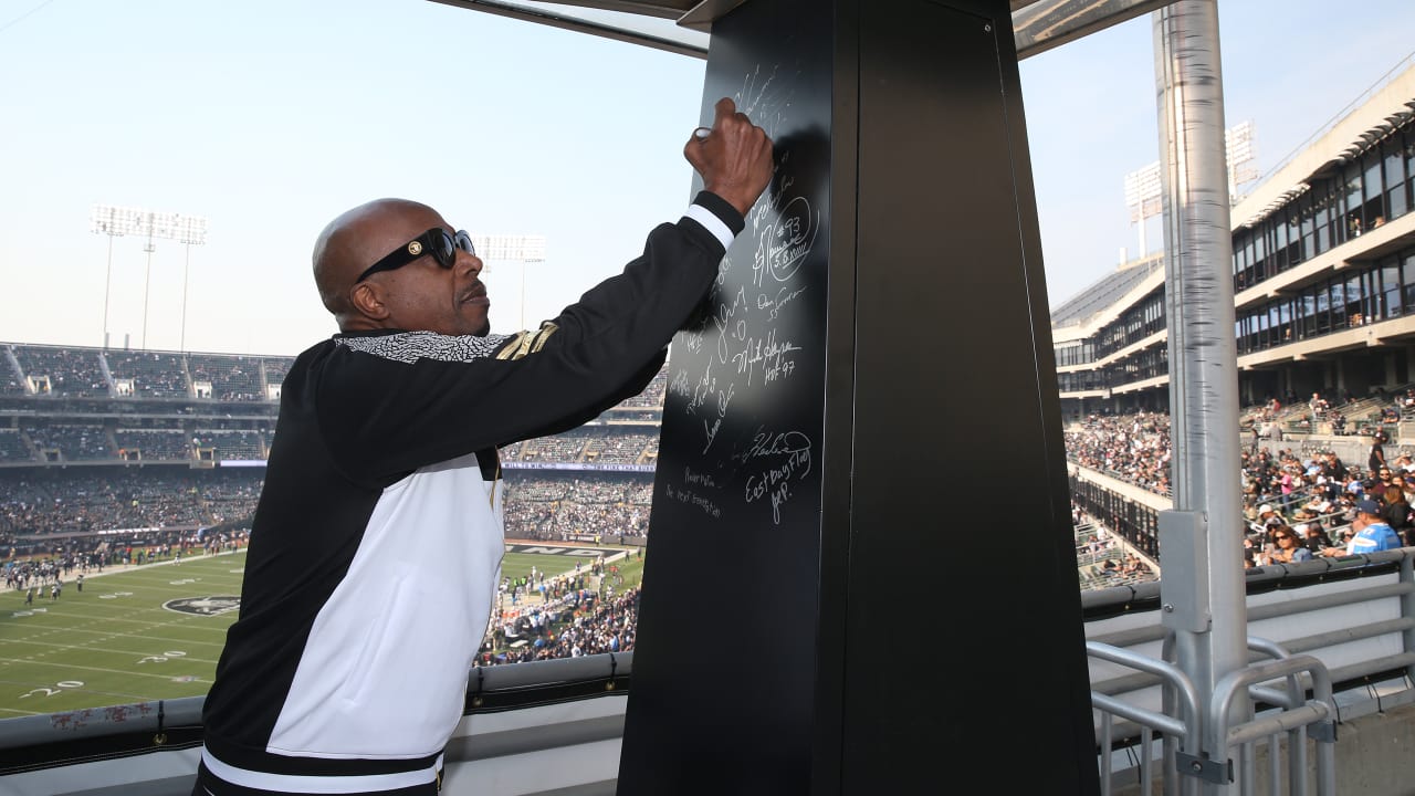 MC Hammers pays tribute to Al Davis by lighting the Memorial Torch