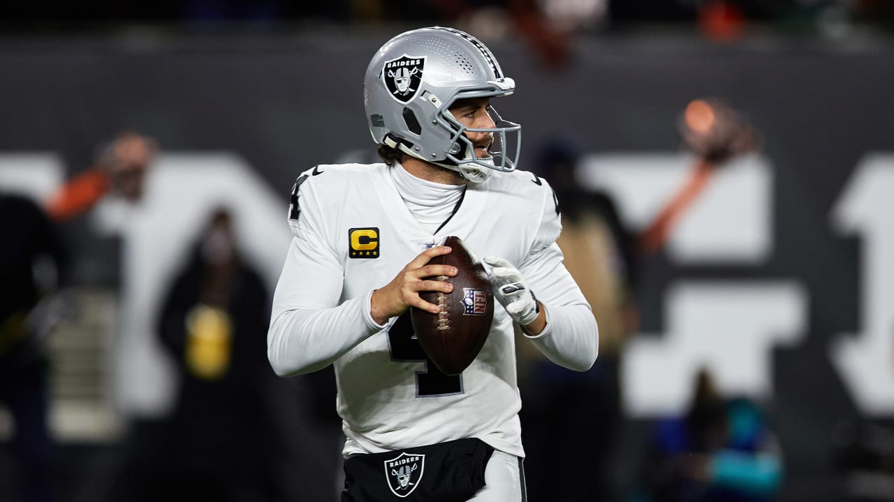 Highlights: Derek Carr’s top 10 plays from the 2021 season
