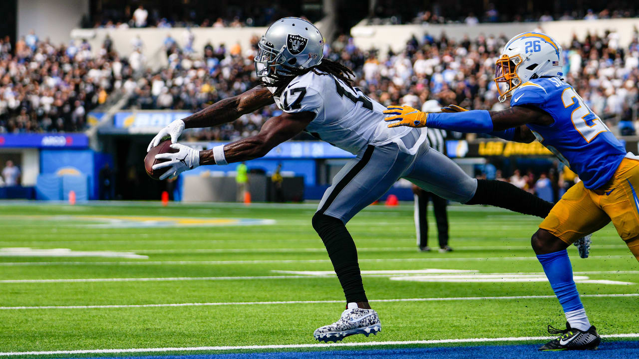 Adams scores touchdown in debut, Raiders lose opener to Chargers 24-19