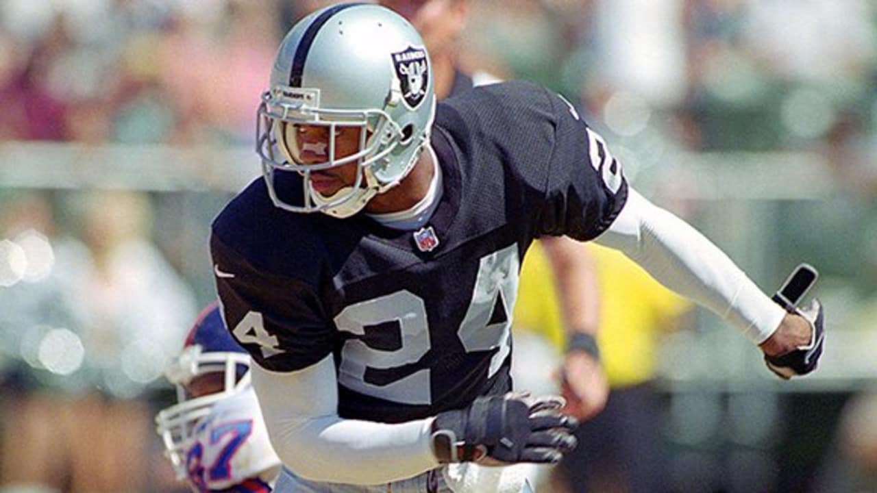 Charles Woodson Sends Message on Raiders CB Nate Hobbs