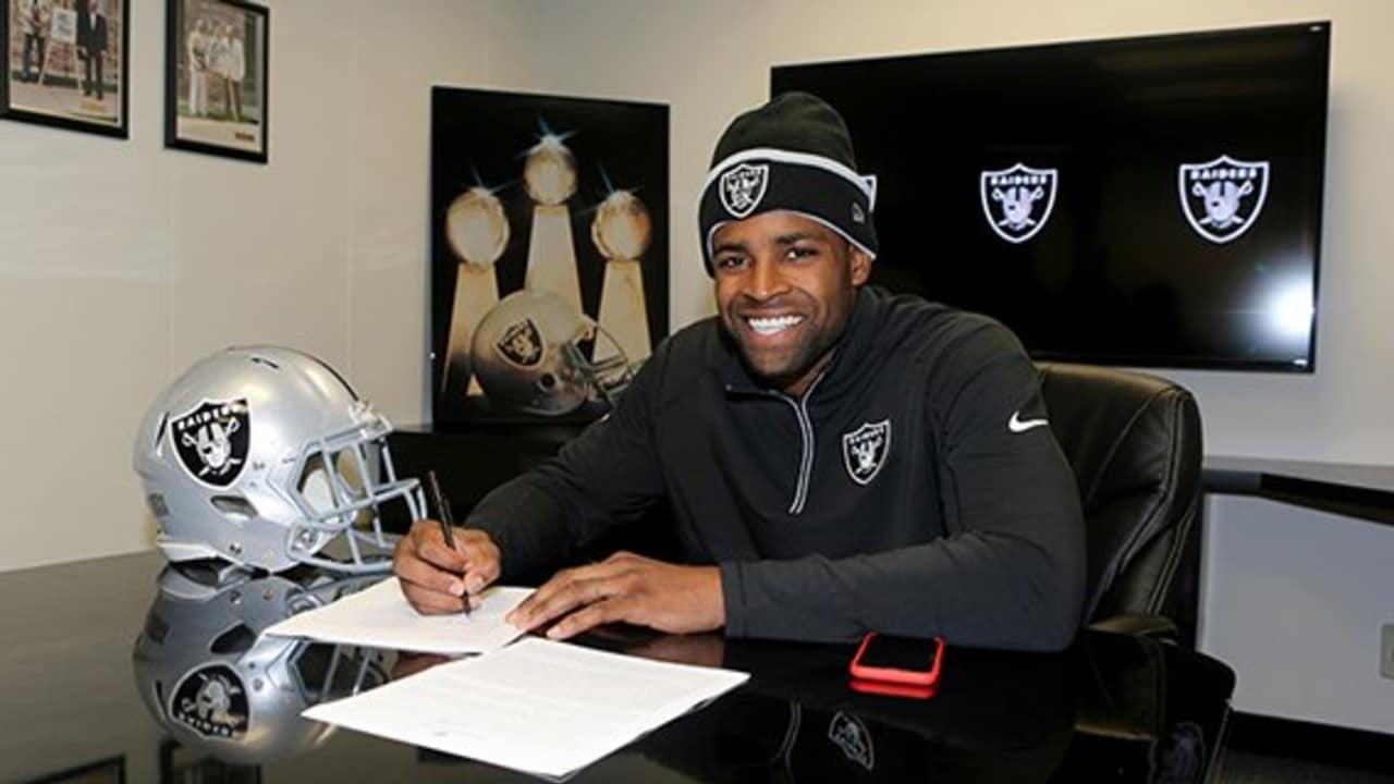 Michael Crabtree Signs Extension