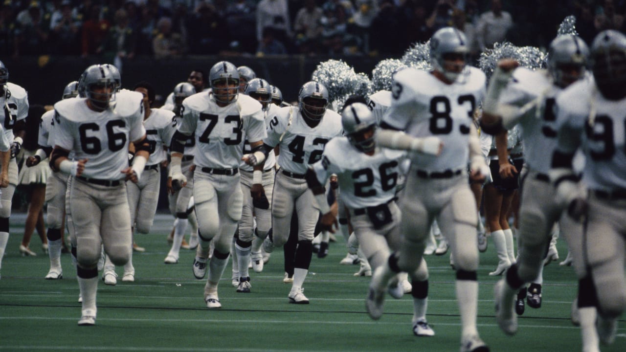 Rare Photos from the 1980 NFL Season - SI.com Photos  Oakland raiders  football, Raiders football, Raiders players