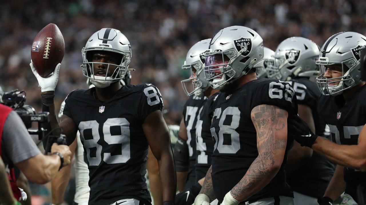 Watch: WR Bryan Edwards makes brilliant touchdown grab to give Raiders lead  at half vs Broncos